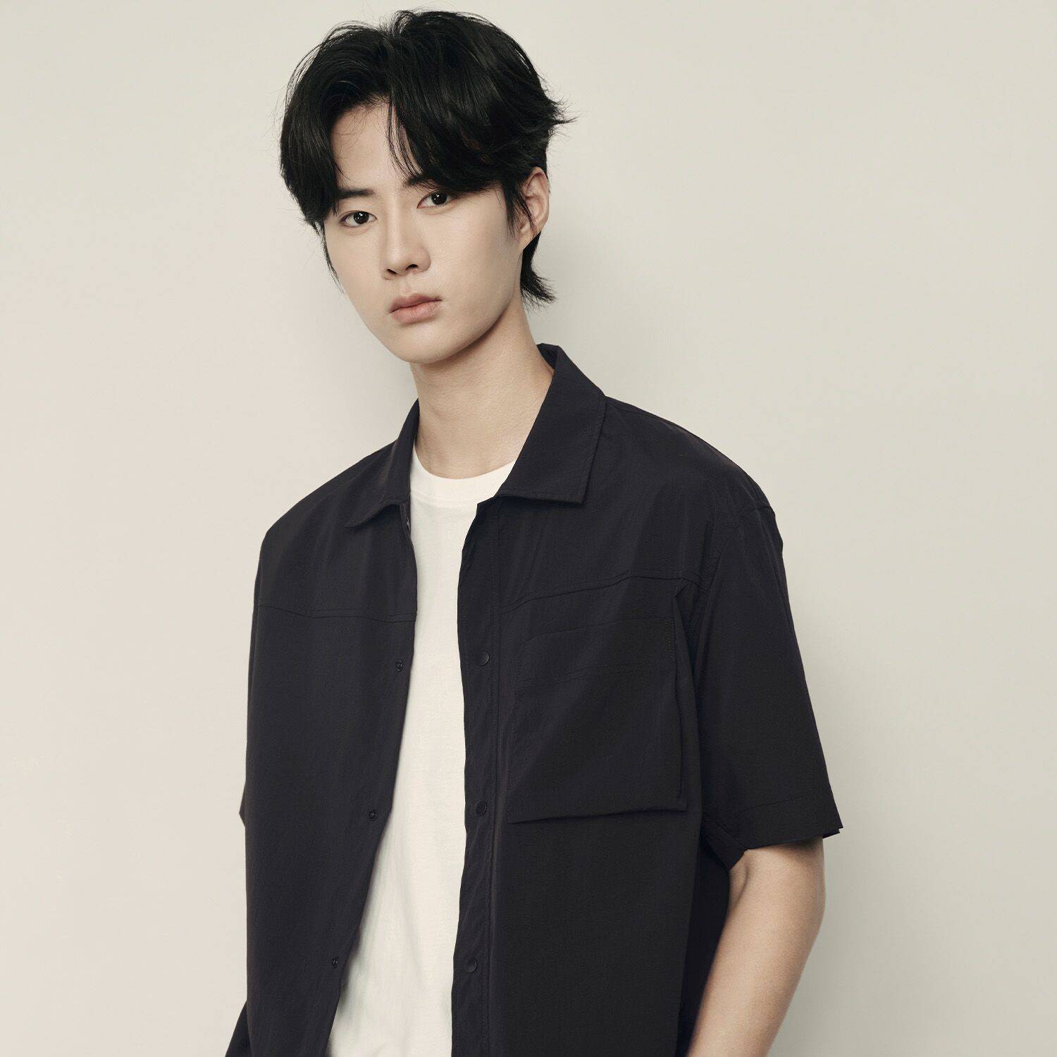 Men’s Nylon Stretch Short Sleeve Shirt – Lightweight & Water - Resistant | Korea Collection - Giordano